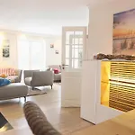 Luxuriöse Doppelhaushälfte Mit Terrasse, Kamin Und Wlan In Bester Lage Ferienhaus Wenningstedt-Braderup