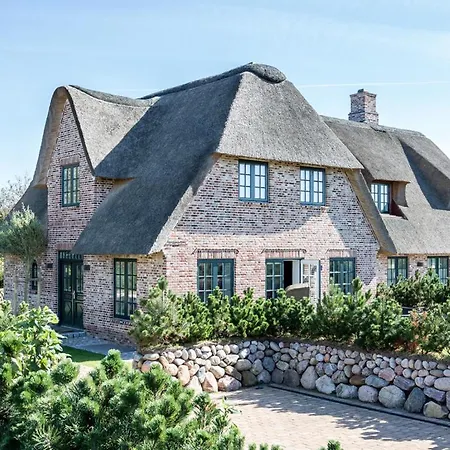 Holiday home Luxurioese Doppelhaushaelfte Mit Terrasse, Kamin Und Wlan In Bester Lage