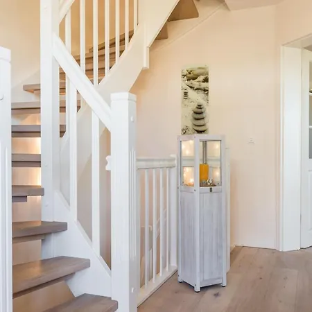 Luxurioese Doppelhaushaelfte Mit Terrasse, Kamin Und Wlan In Bester Lage Holiday home Wenningstedt-Braderup