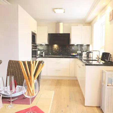 Luxurioese Doppelhaushaelfte Mit Terrasse, Kamin Und Wlan In Bester Lage * Wenningstedt-Braderup
