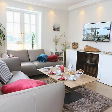 Luxurioese Doppelhaushaelfte Mit Terrasse, Kamin Und Wlan In Bester Lage Holiday home