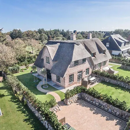 Luxurioese Doppelhaushaelfte Mit Terrasse, Kamin Und Wlan In Bester Lage *