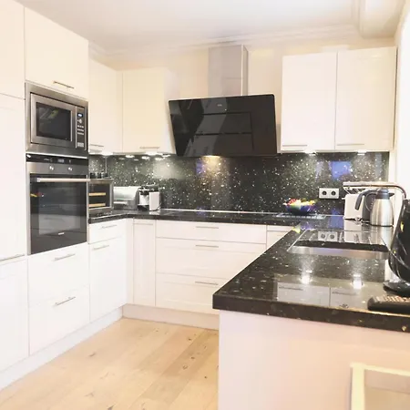 Luxuriöse Doppelhaushälfte Mit Terrasse, Kamin Und Wlan In Bester Lage Wenningstedt-Braderup