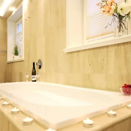 Luxurioese Doppelhaushaelfte Mit Terrasse, Kamin Und Wlan In Bester Lage Dom wakacyjny Wenningstedt-Braderup