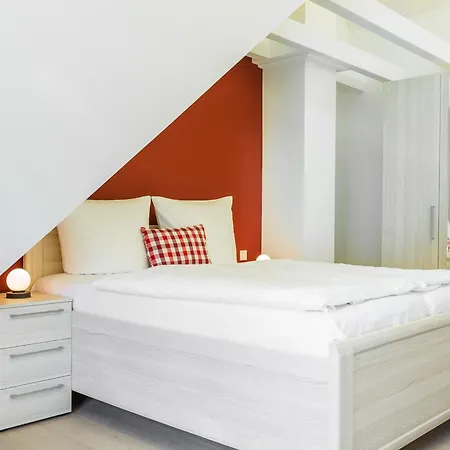 Dom wakacyjny Luxurioese Doppelhaushaelfte Mit Terrasse, Kamin Und Wlan In Bester Lage Wenningstedt-Braderup