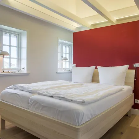 Semesterbostad Luxurioese Doppelhaushaelfte Mit Terrasse, Kamin Und Wlan In Bester Lage