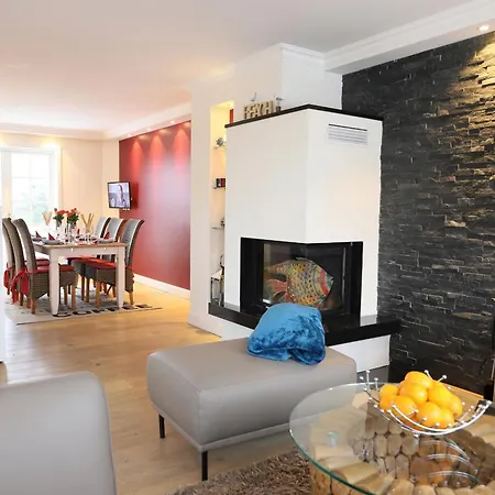 Luxuriöse Doppelhaushälfte Mit Terrasse, Kamin Und Wlan In Bester Lage Ferienhaus Wenningstedt-Braderup