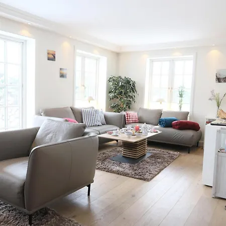 Luxurioese Doppelhaushaelfte Mit Terrasse, Kamin Und Wlan In Bester Lage *